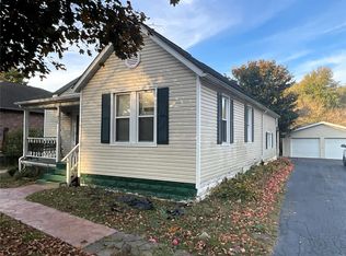 425 Alaska St, Staunton, IL 62088