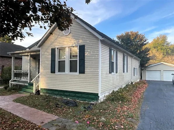 425 Alaska St, Staunton, IL 62088