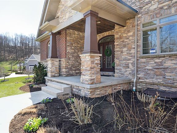 5th image of 1304 Woodbridge Dr