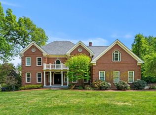 56 Rolling Woods Dr, Bedford, NH 03110