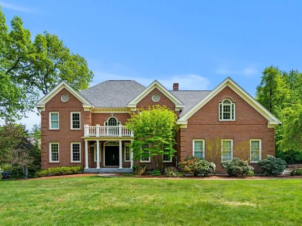 56 Rolling Woods Drive, Bedford, NH 03110