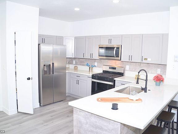 2nd image of 2633 Living Rock St