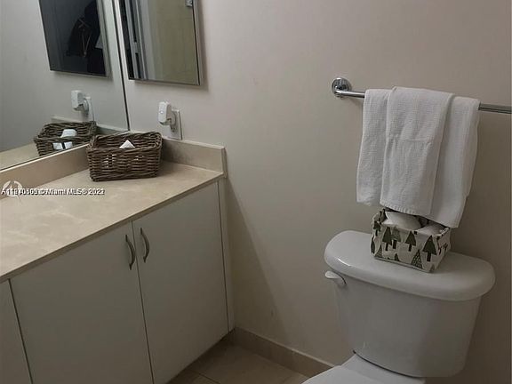 4th image of 1750 N Bayshore Dr APT 3507