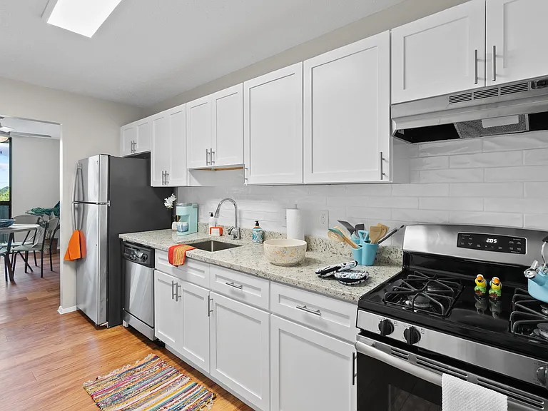 Westchester Tower Apartments — Photo 44