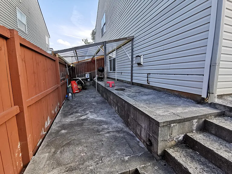 1913 Executive Dr — Photo 42