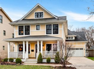 363 Ridgewood Ave, Glen Ellyn, IL 60137