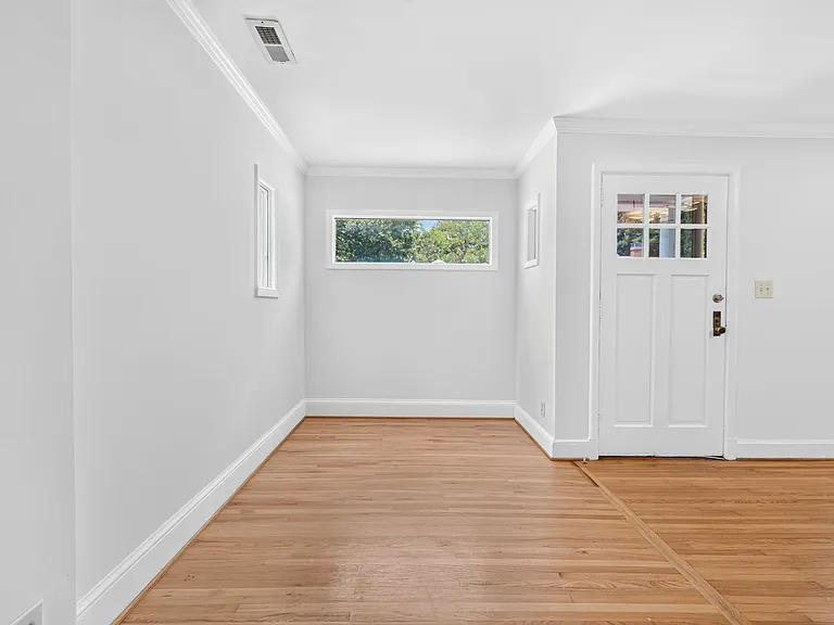 2113 Scott Ave — Photo 13