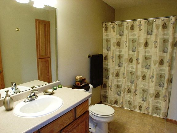 2nd Bathroom