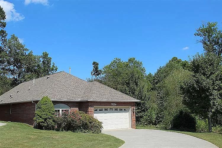 412 Creekview Ln.