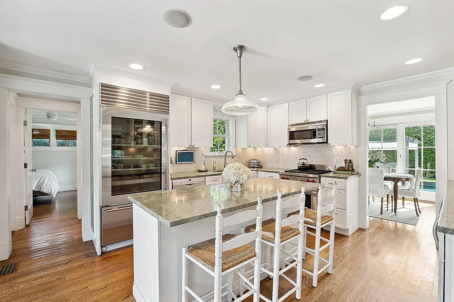 Serene Southampton Village Retreat — Photo 4