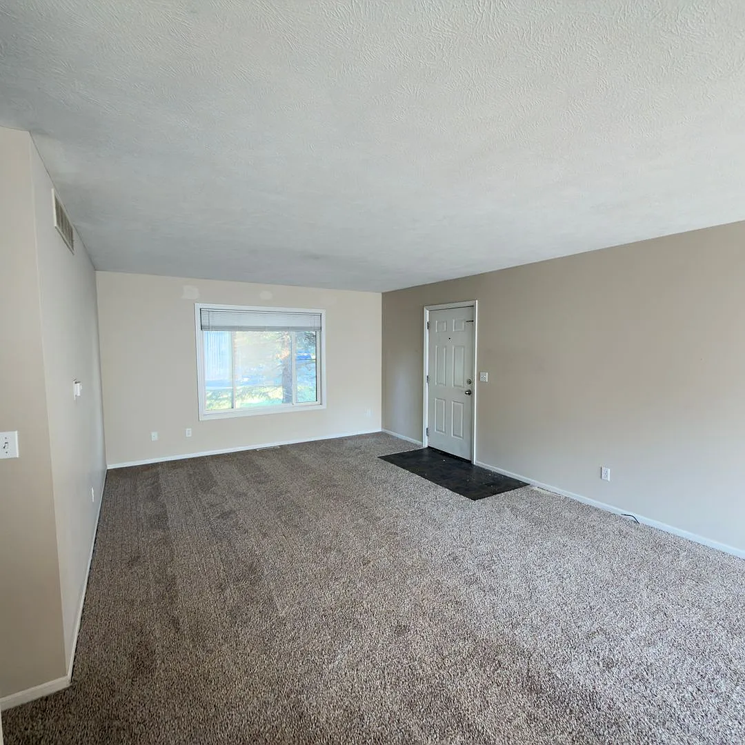 3 Bedroom Duplex in Rockford! — Photo 3