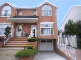 24 Mandy Ct, Staten Island, NY 10309