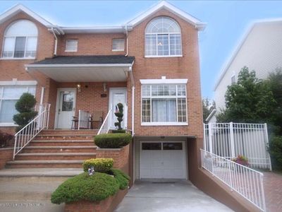 24 Mandy Ct, Staten Island, NY, 10309