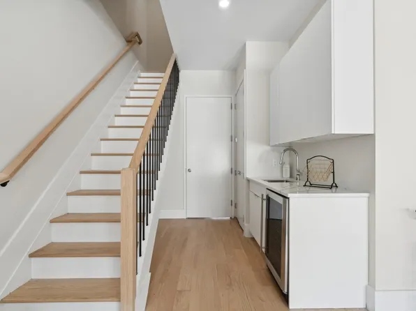 220 Freeman Avenue image 39 of 47