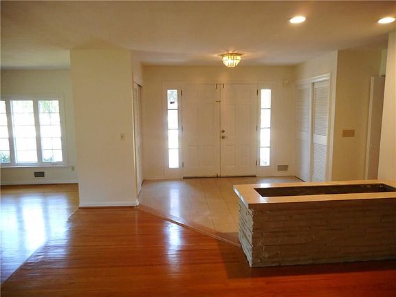 2nd image of 3 Falconbridge Dr