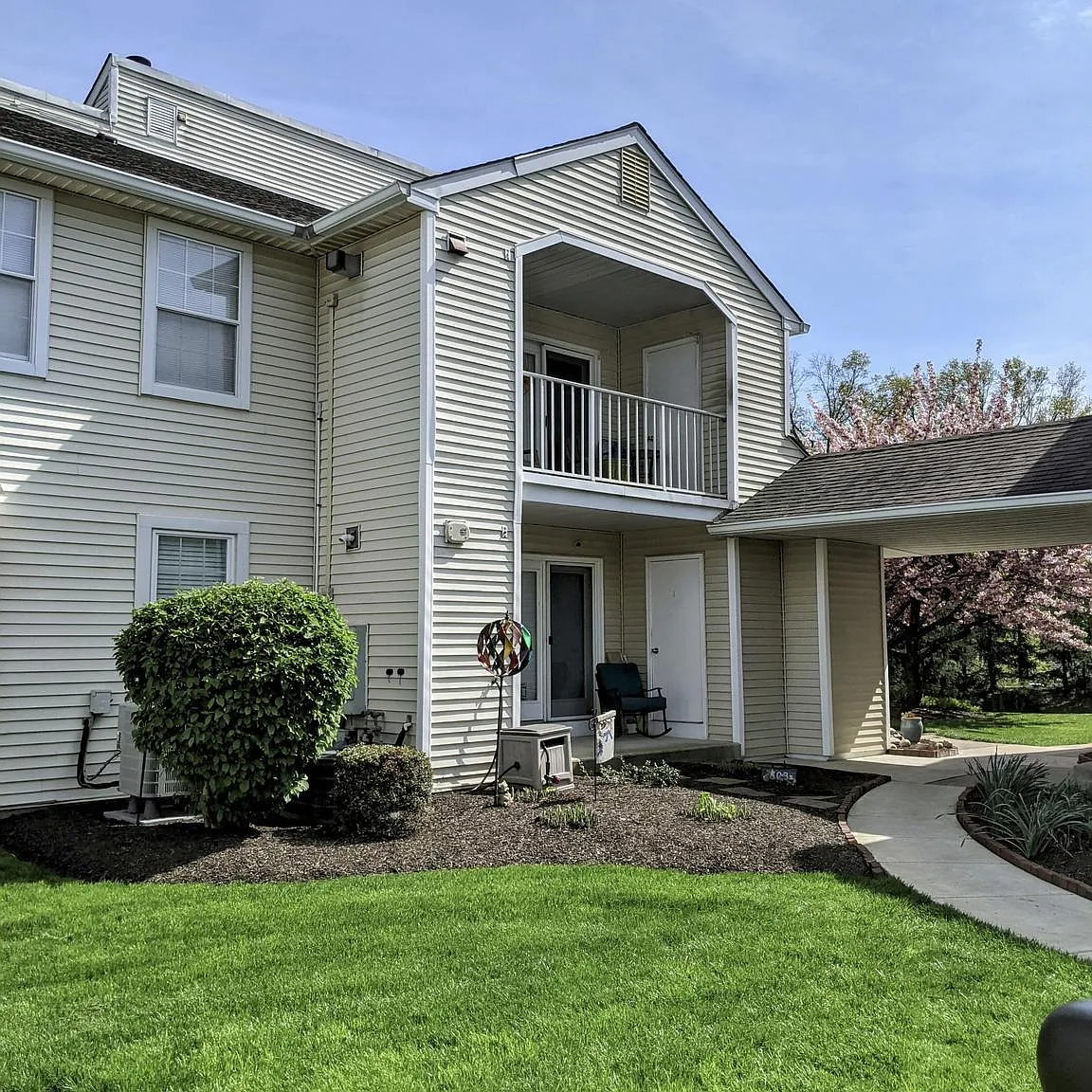 2 bed, 1.0 bath, $1,895 — Photo 3