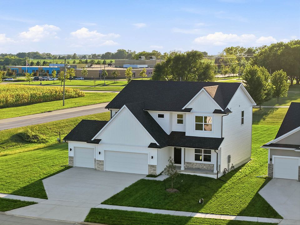 1st image of 901 Walnut Dr