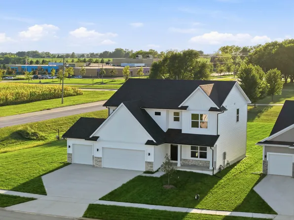 901 Walnut Dr, Norwalk, IA 50211