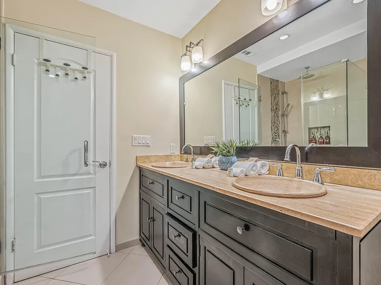 5659 Corbin Ave — Photo 36