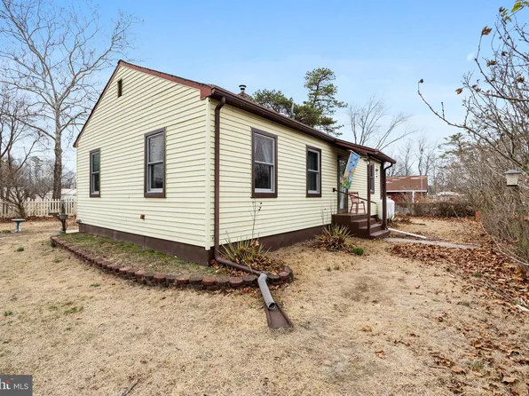27 Market St, Browns Mills, NJ 08015