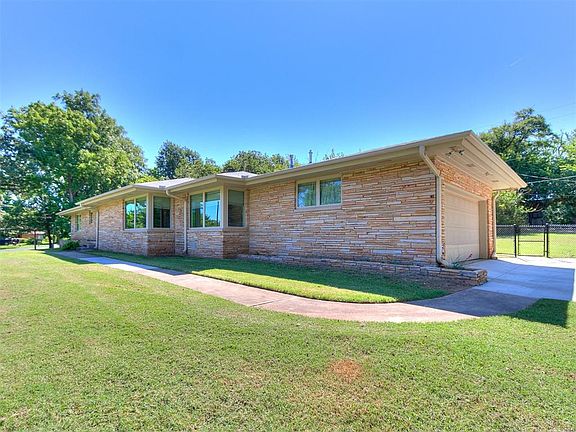 2nd image of 3209 E Maxwell Dr