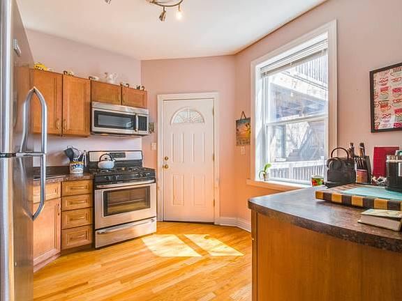 2nd image of 6721 N Lakewood Ave APT 1N