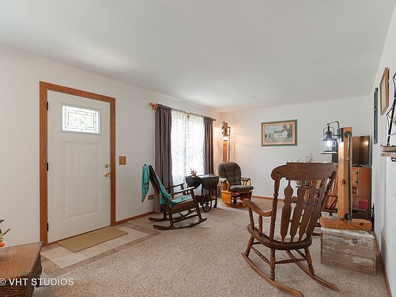 3rd image of 810 Central Park Dr