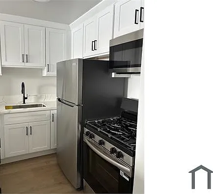 1501 S Hoover St #6 — Photo 5