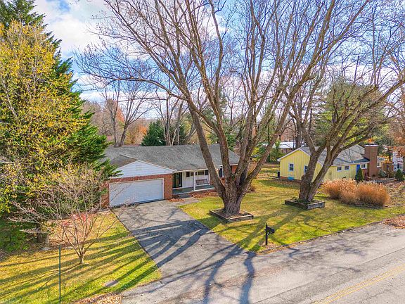 5th image of 909 McBryde Dr