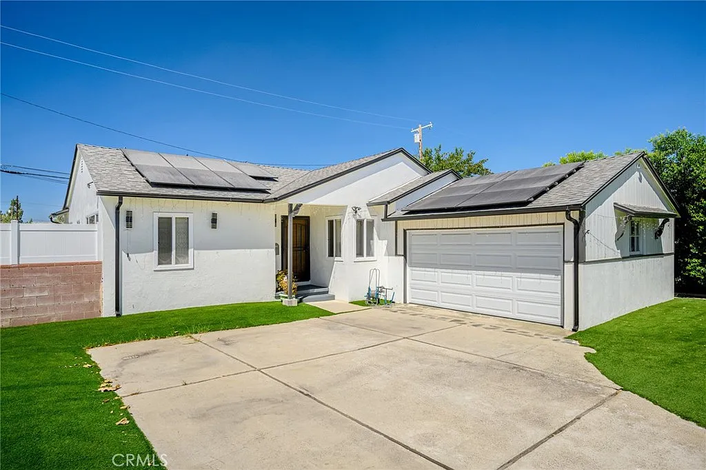 3 bed, 1264 sqft, $4,250 — Photo 1