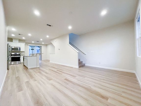 3rd image of 1028 Thyme Walkway