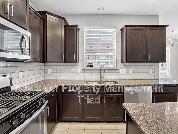 3rd image of 504 Eagles Way