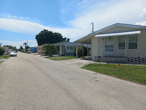 2nd image of 117 52nd Avenue Dr W