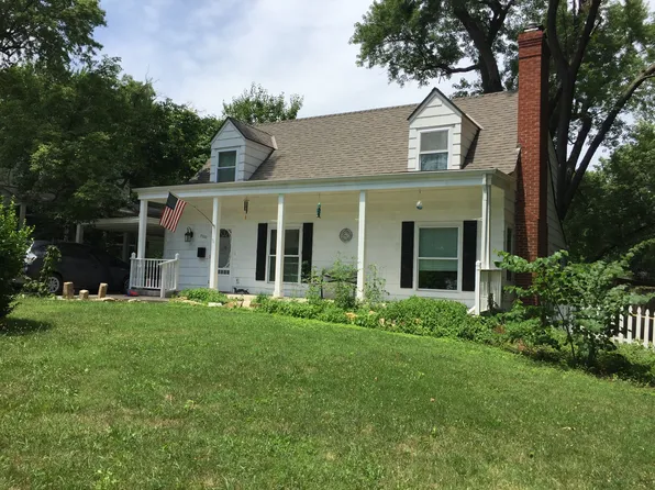 5300 Sycamore Dr, Roeland Park, KS 66205