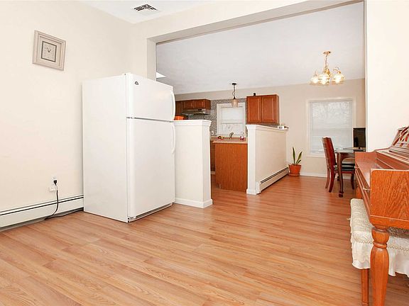 2nd image of 89 Wilson Ave