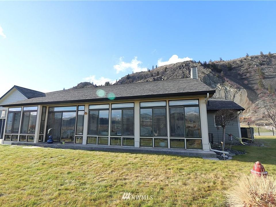 1st image of 4 Lakeview Dr