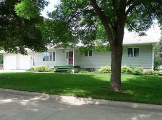 1 Riden Cir, Charles City, IA 50616
