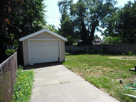 3rd image of 918 Slayton Ave