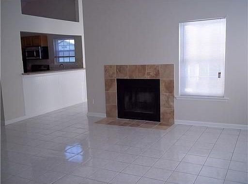 4th image of 1512 Hanging Moss Ln
