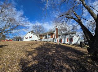2 Fields Ln, Chester, NY 10918
