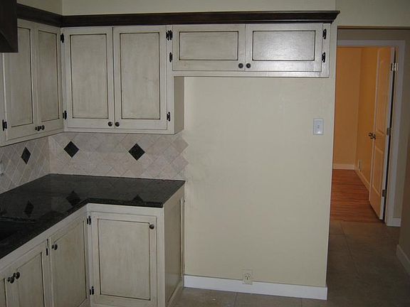 4th image of 419 N 1300 W