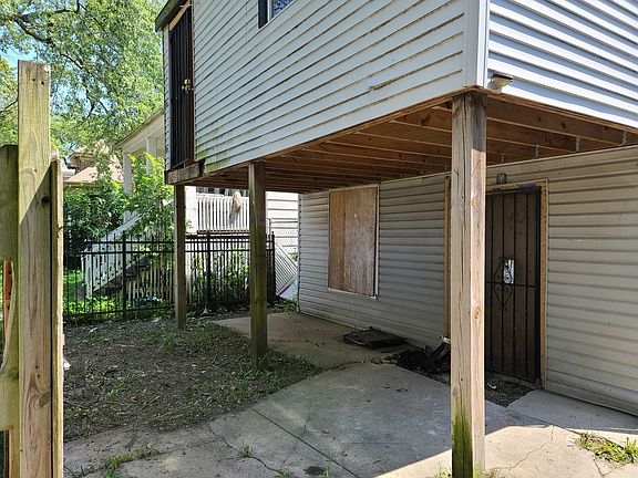 3rd image of 543 E 92nd St