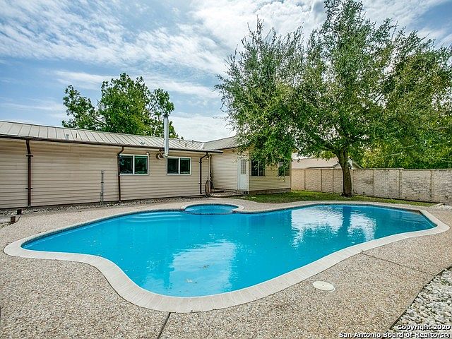 1st image of 4411 Hollyridge Dr