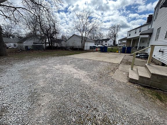4th image of 4027-4029 Gary Ave #4027