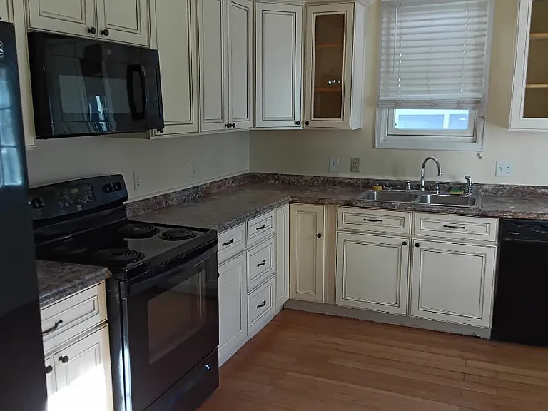 522 E 1st St #B — Photo 7