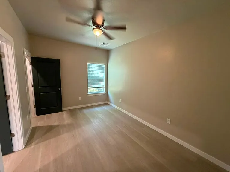 2415 SW J Ave — Photo 9