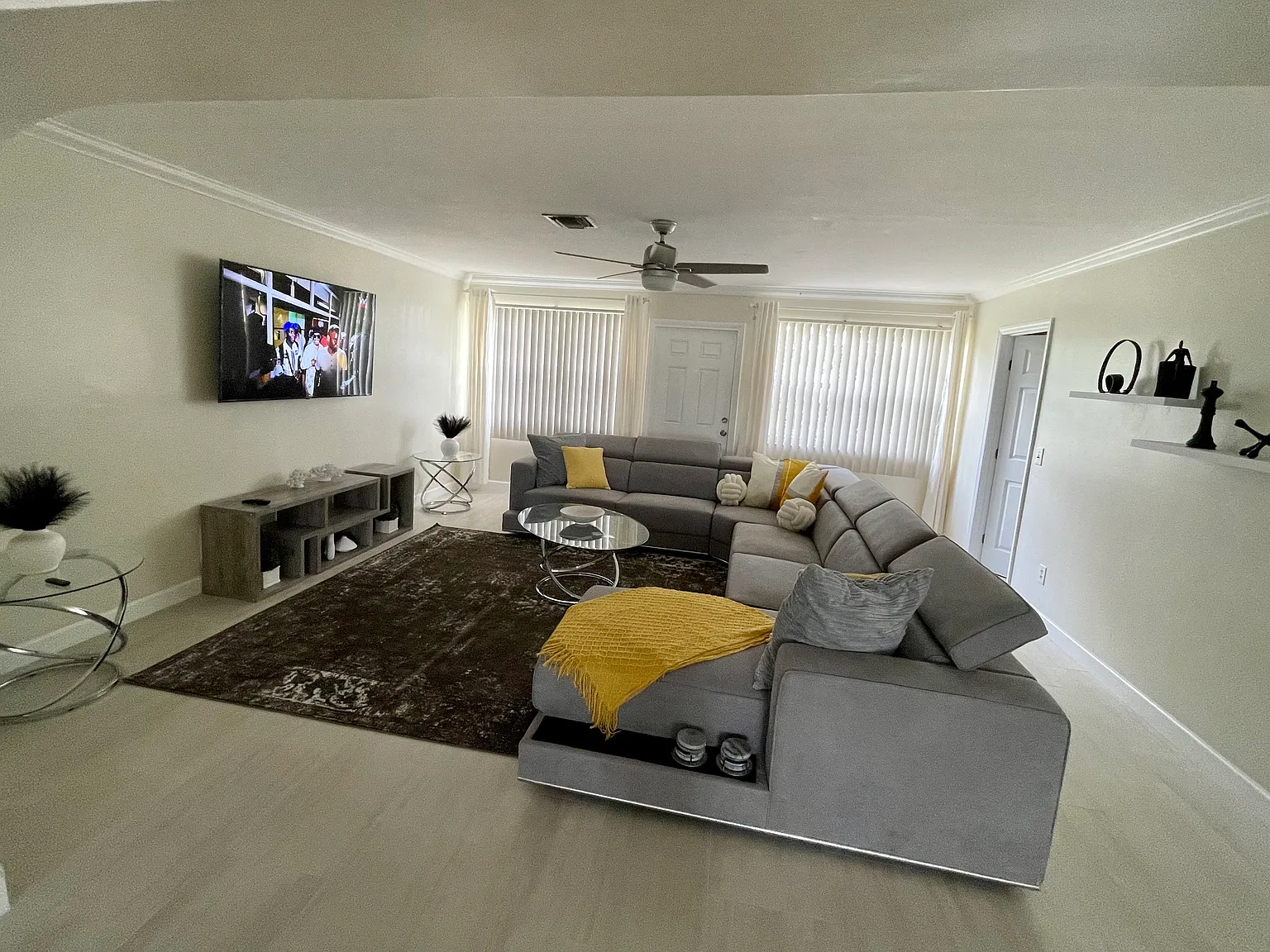 4 bed, 2.5 bath, 2092 sqft, $3,550 — Photo 3