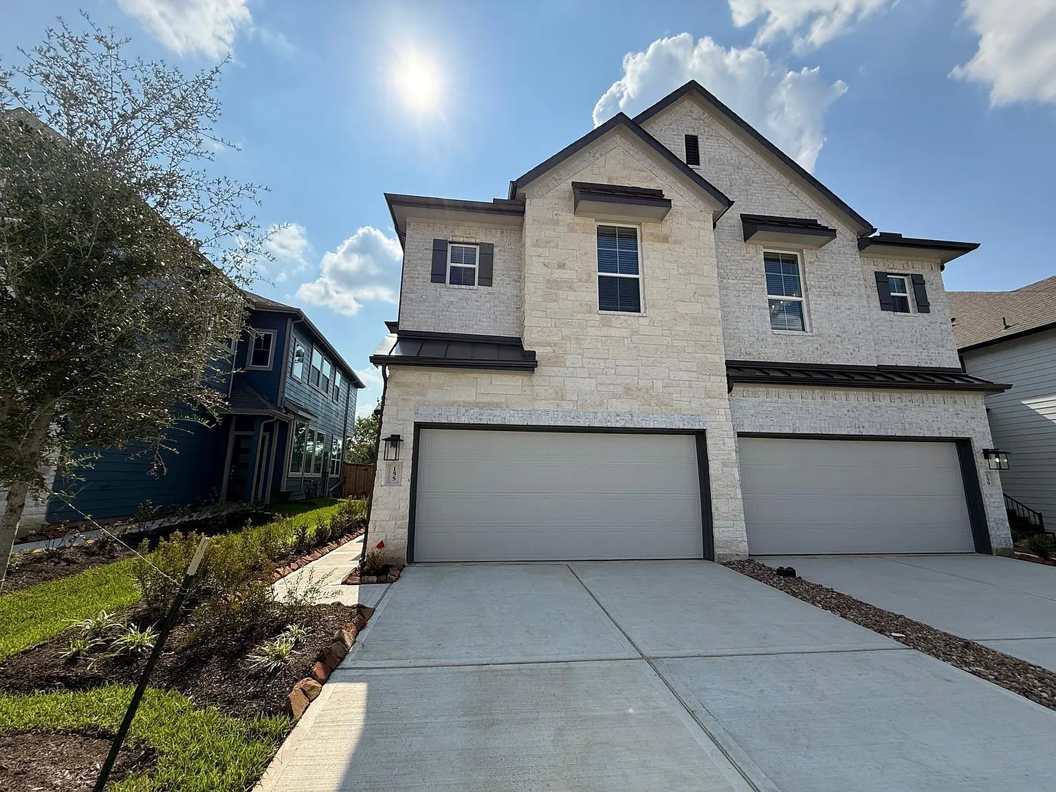 3 bed, 2.5 bath, 1982 sqft, $2,250 — Photo 1