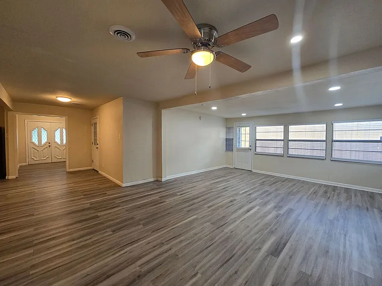 501 W Voelter Ave — Photo 9