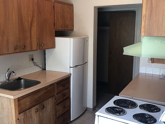 3rd image of 435 NE Kamiaken St APT 11